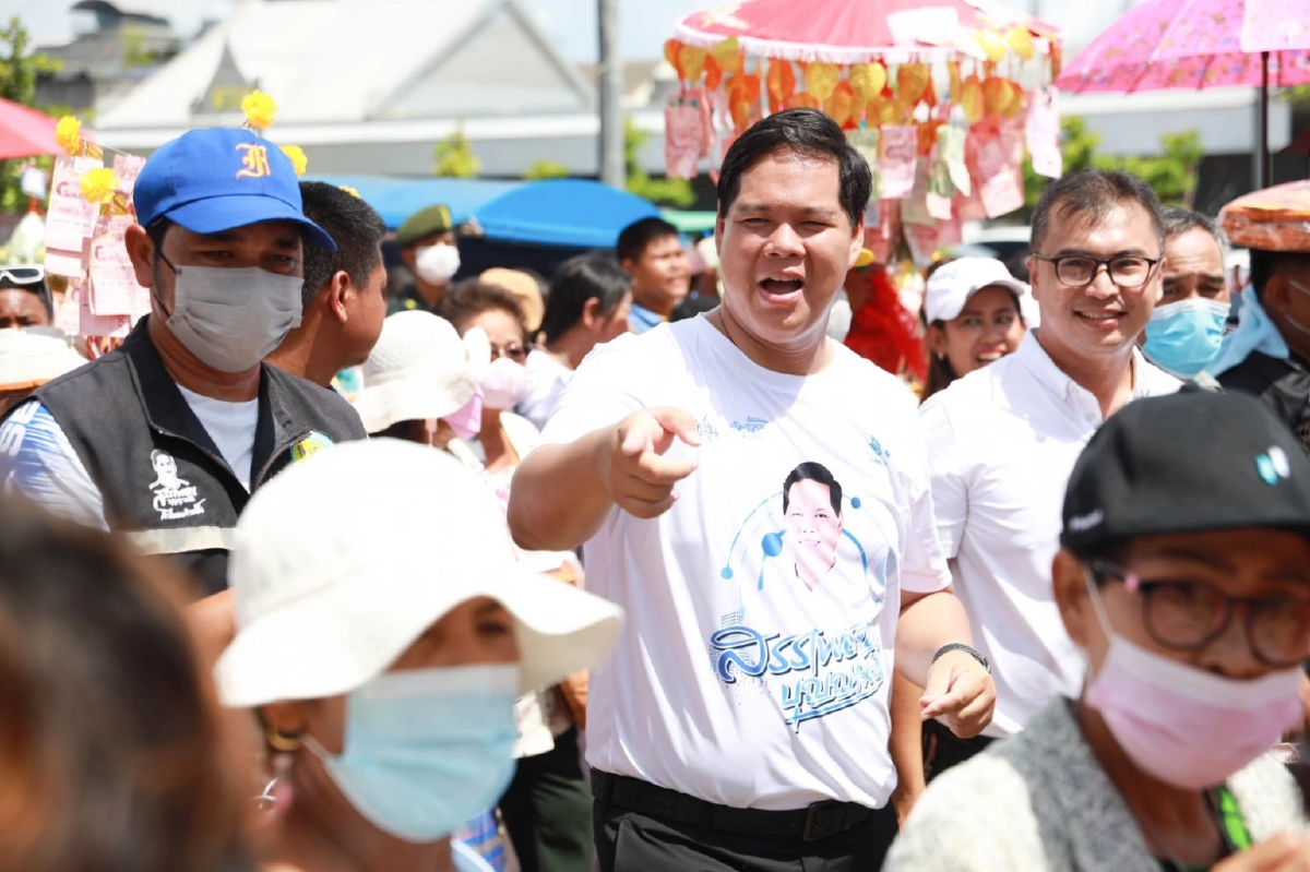 "สรรเพชญ" นำปชป. เขต1 ร่วมกฐินกาล-ลอยกระทง พร้อมรับฟังทุกข์สุขชาวสงขลา "สรรเพชญ" นำปชป. เขต1 ร่วมกฐินกาล-ลอยกระทง พร้อมรับฟังทุกข์สุขชาวสงขลา