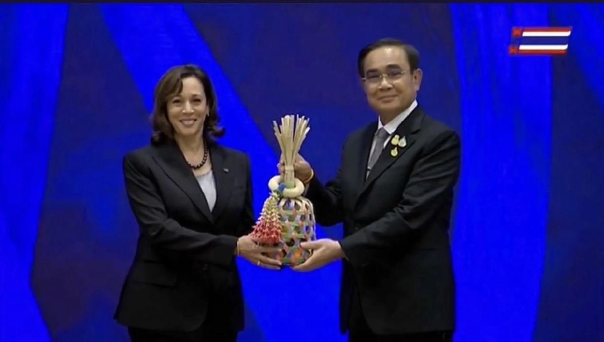 ไทยส่งไม้เจ้าภาพประชุมเอเปคต่อให้สหรัฐอเมริกา ไทยส่งไม้เจ้าภาพประชุมเอเปคต่อให้สหรัฐอเมริกา