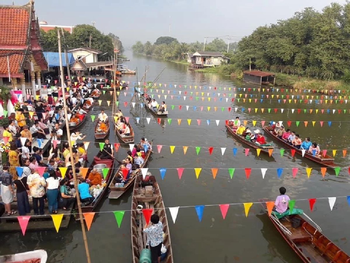 สสส. ชวนตักบาตรท้องน้ำวัดสุวรรณาราม วันลอยกระทง สสส. ชวนตักบาตรท้องน้ำวัดสุวรรณาราม วันลอยกระทง
