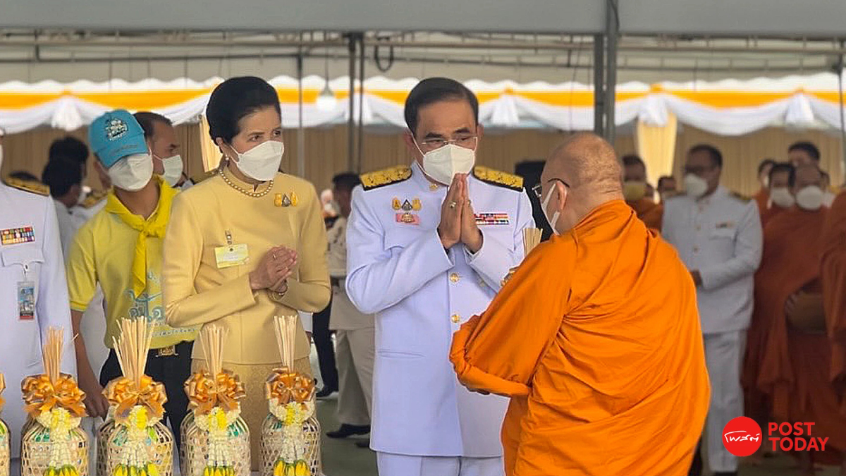 นายกฯนำ ทำบุญตักบาตรพระ189รูป วันพ่อแห่งชาติ นายกฯนำ ทำบุญตักบาตรพระ189รูป วันพ่อแห่งชาติ