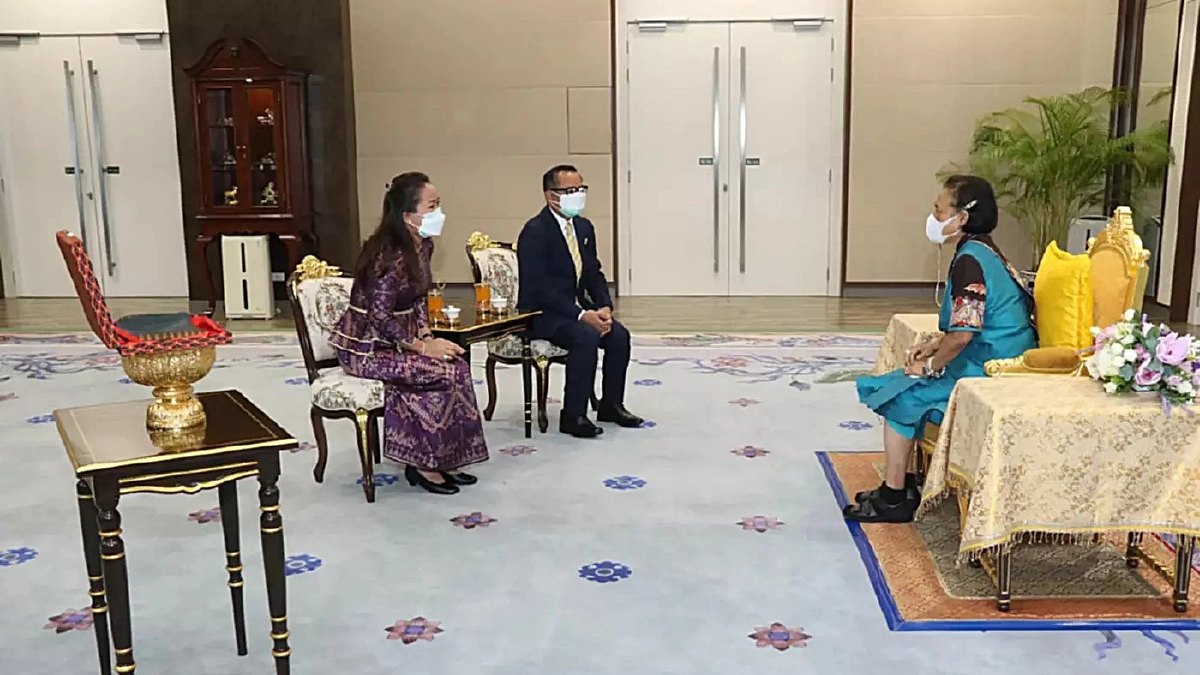 กรมสมเด็จพระเทพฯ เสด็จออกวังสระปทุม เอกอัคราชทูตกัมพูชาเข้าเฝ้าฯ กรมสมเด็จพระเทพฯ เสด็จออกวังสระปทุม เอกอัคราชทูตกัมพูชาเข้าเฝ้าฯ