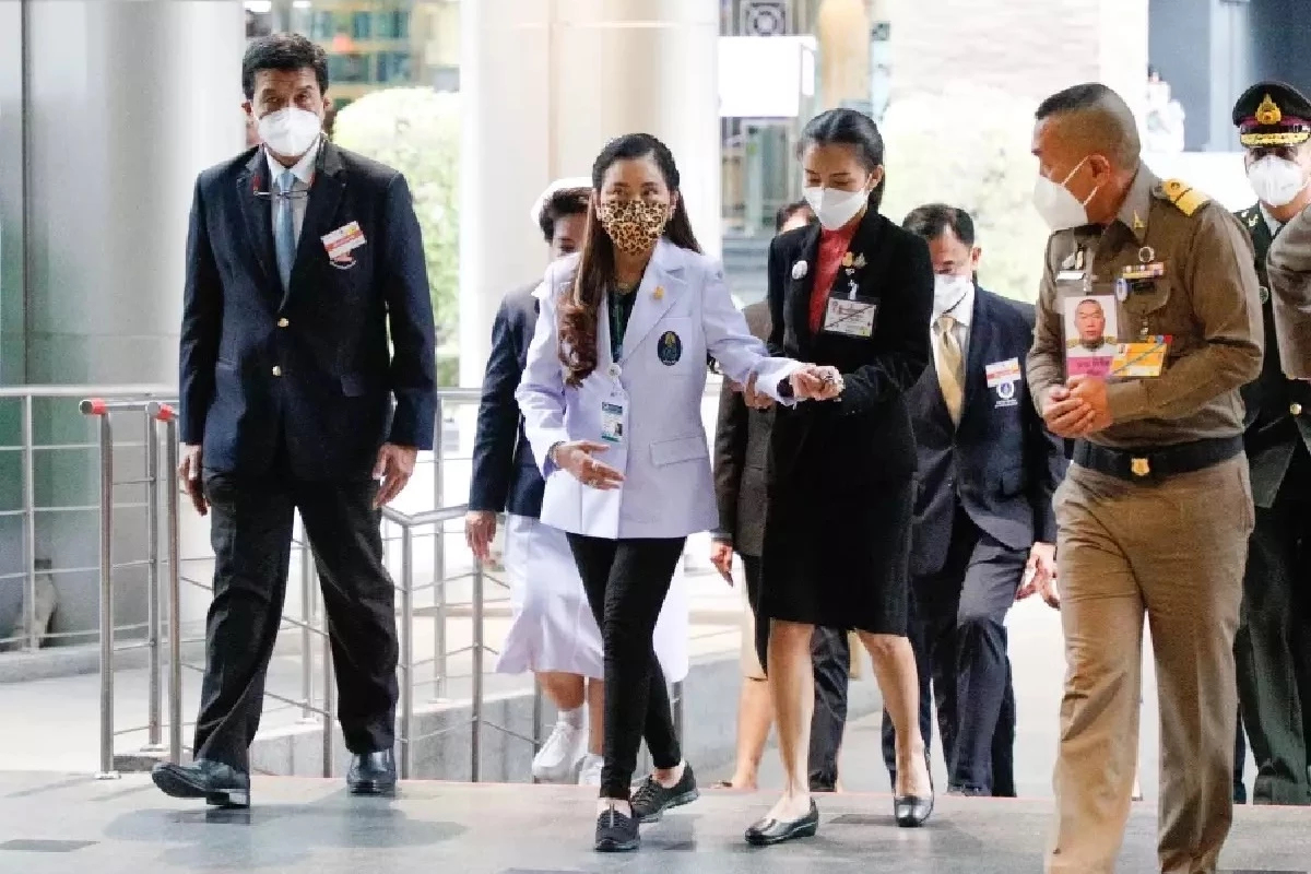 กรมพระศรีสวางควัฒนฯ เสด็จทรงเยี่ยมและติดตามพระอาการ เจ้าฟ้าพัชรกิติยาภาฯ กรมพระศรีสวางควัฒนฯ เสด็จทรงเยี่ยมและติดตามพระอาการ เจ้าฟ้าพัชรกิติยาภาฯ