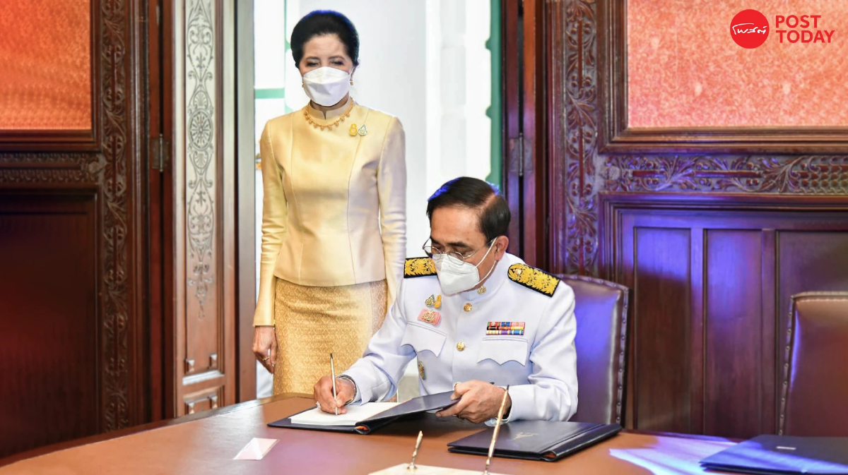 “นายกฯ”และภริยา นำ ครม. ลงนามถวายพระพร ในหลวง-พระราชินี ในโอกาสขึ้นปีใหม่ “นายกฯ”และภริยา นำ ครม. ลงนามถวายพระพร ในหลวง-พระราชินี ในโอกาสขึ้นปีใหม่