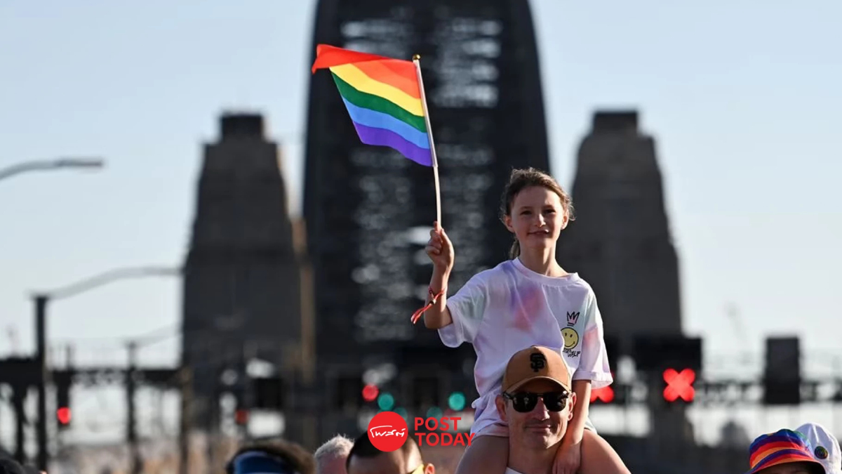 นายกออสเตรเลีย พร้อมปชช. 50,000 คนเดินขบวนข้าม Harbour Bridge งาน WorldPride นายกออสเตรเลีย พร้อมปชช. 50,000 คนเดินขบวนข้าม Harbour Bridge งาน WorldPride