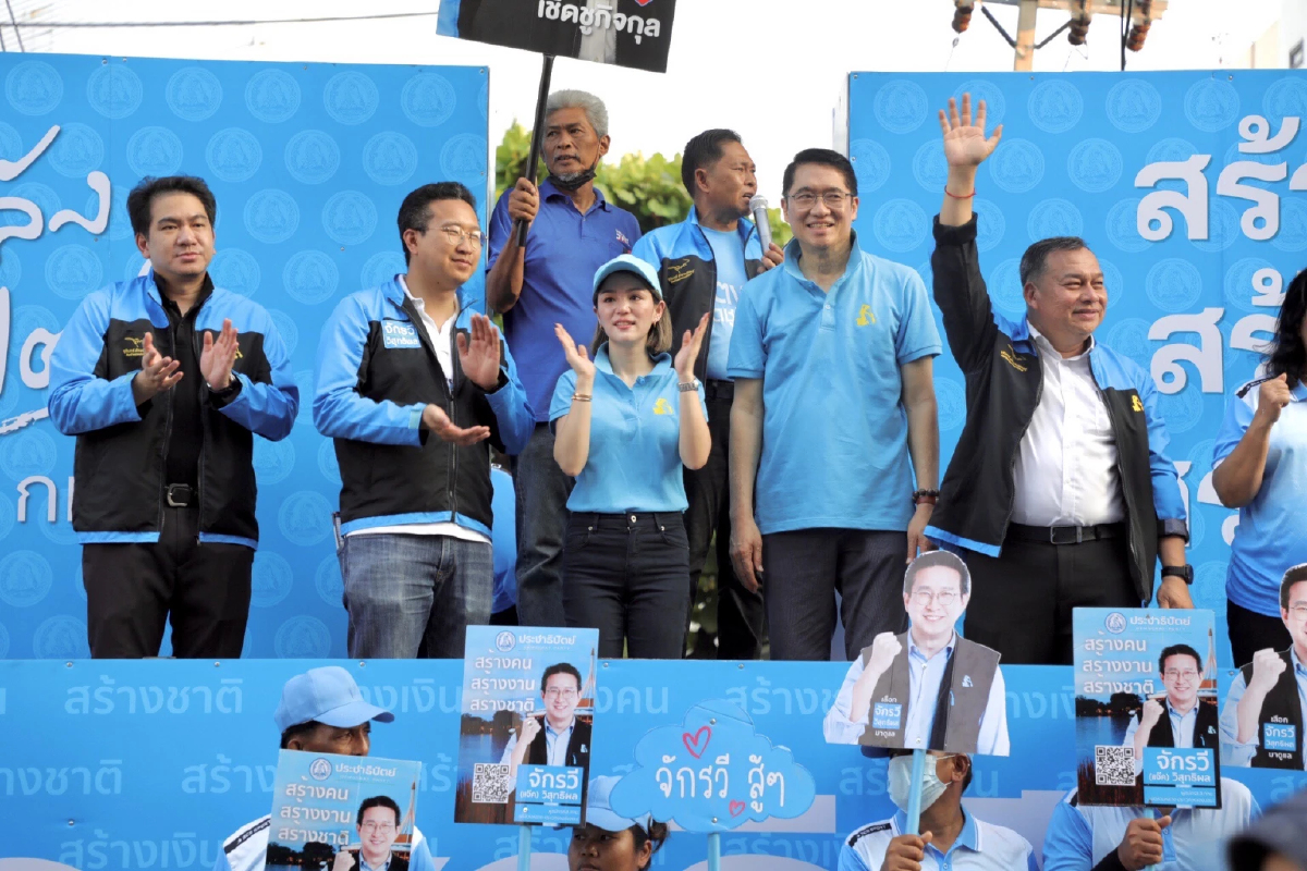 เลือกตั้ง66: ปชป.กทม.ประเดิมโรดโชว์นโยบายพรรค ตลาดเอี่ยมสมบัติ เลือกตั้ง66: ปชป.กทม.ประเดิมโรดโชว์นโยบายพรรค ตลาดเอี่ยมสมบัติ