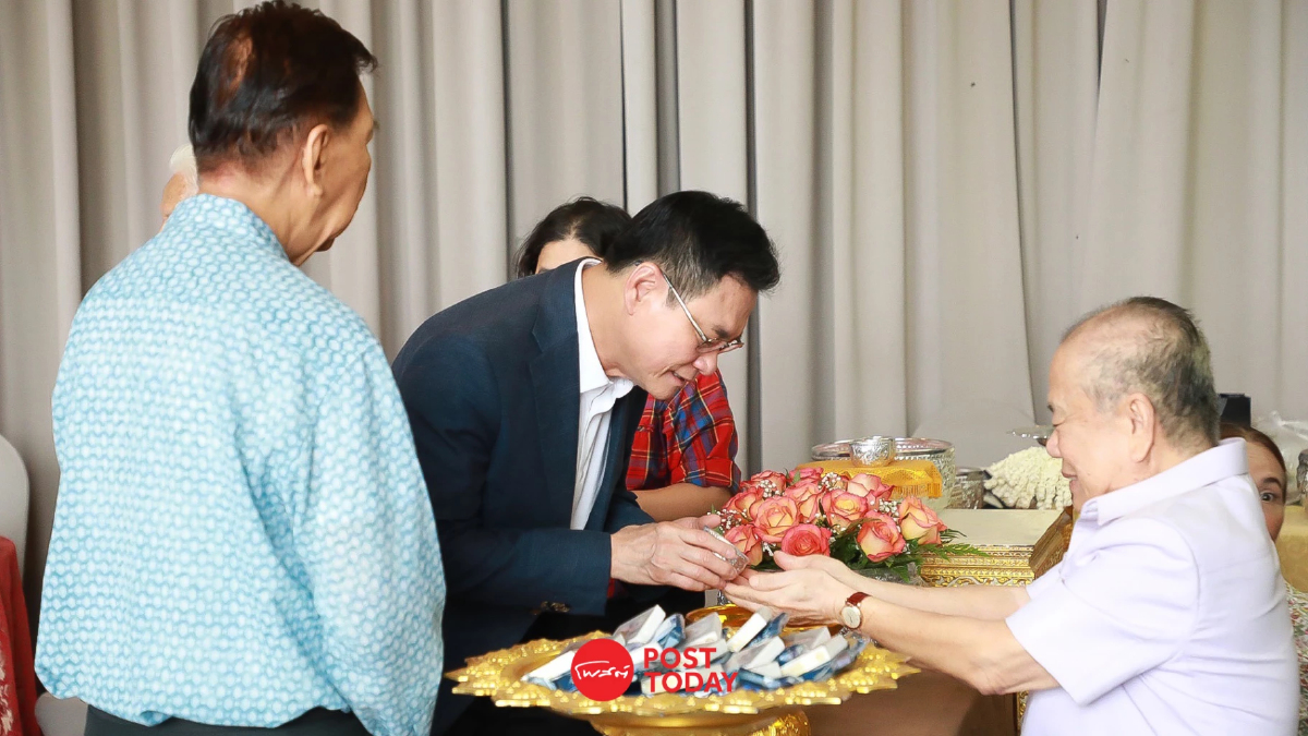 จุรินทร์ ร่วมงานศิษย์เก่าสิงห์แดง รดน้ำดำหัว อนันต์ อนันตกูล จุรินทร์ ร่วมงานศิษย์เก่าสิงห์แดง รดน้ำดำหัว อนันต์ อนันตกูล