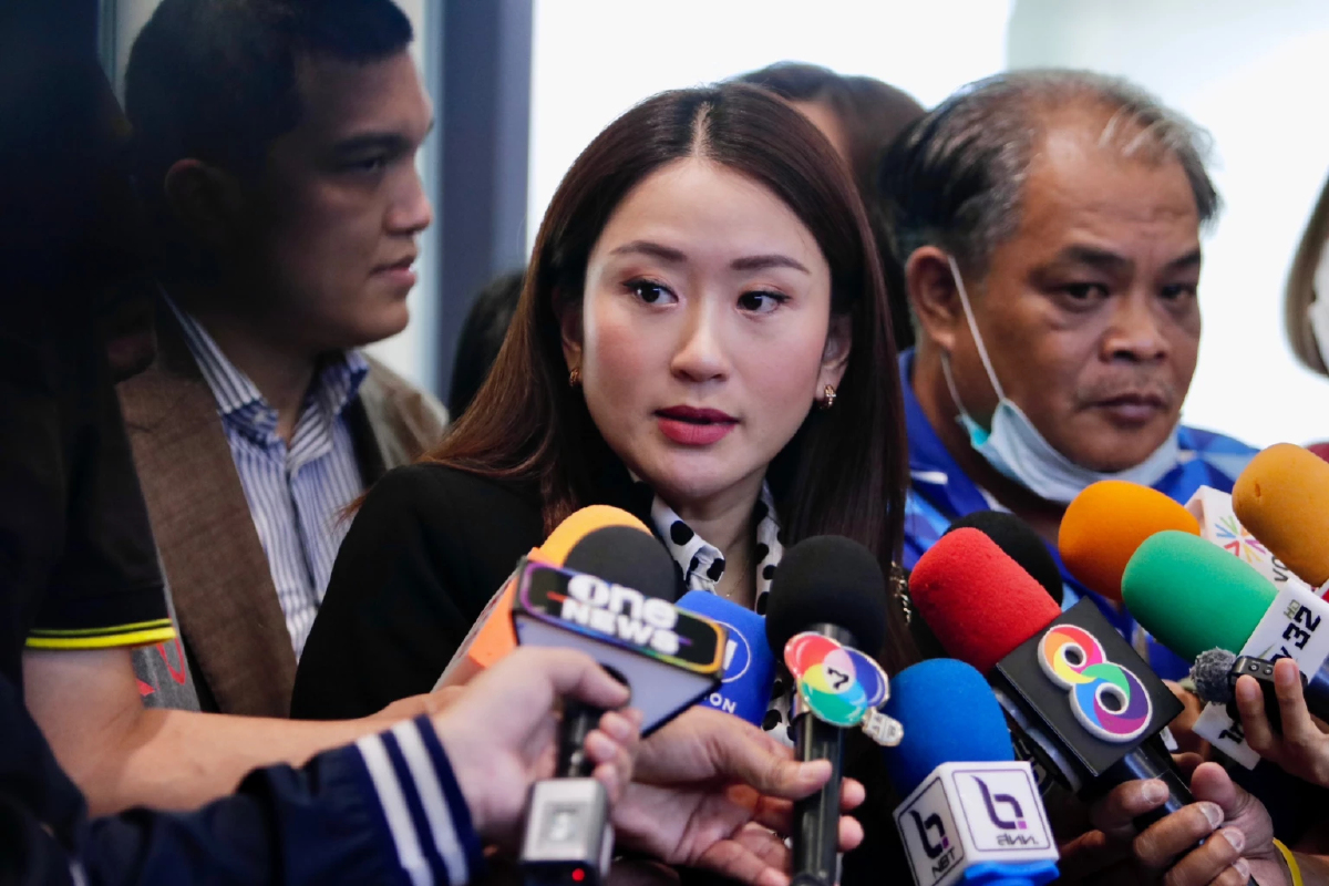'แพทองธาร' แจงแม่แค่ห่วง ไม่ได้เบรกเป็นนายกฯ โยนพ่อตัดสินใจกลับไทยหรือไม่ 'แพทองธาร' แจงแม่แค่ห่วง ไม่ได้เบรกเป็นนายกฯ โยนพ่อตัดสินใจกลับไทยหรือไม่