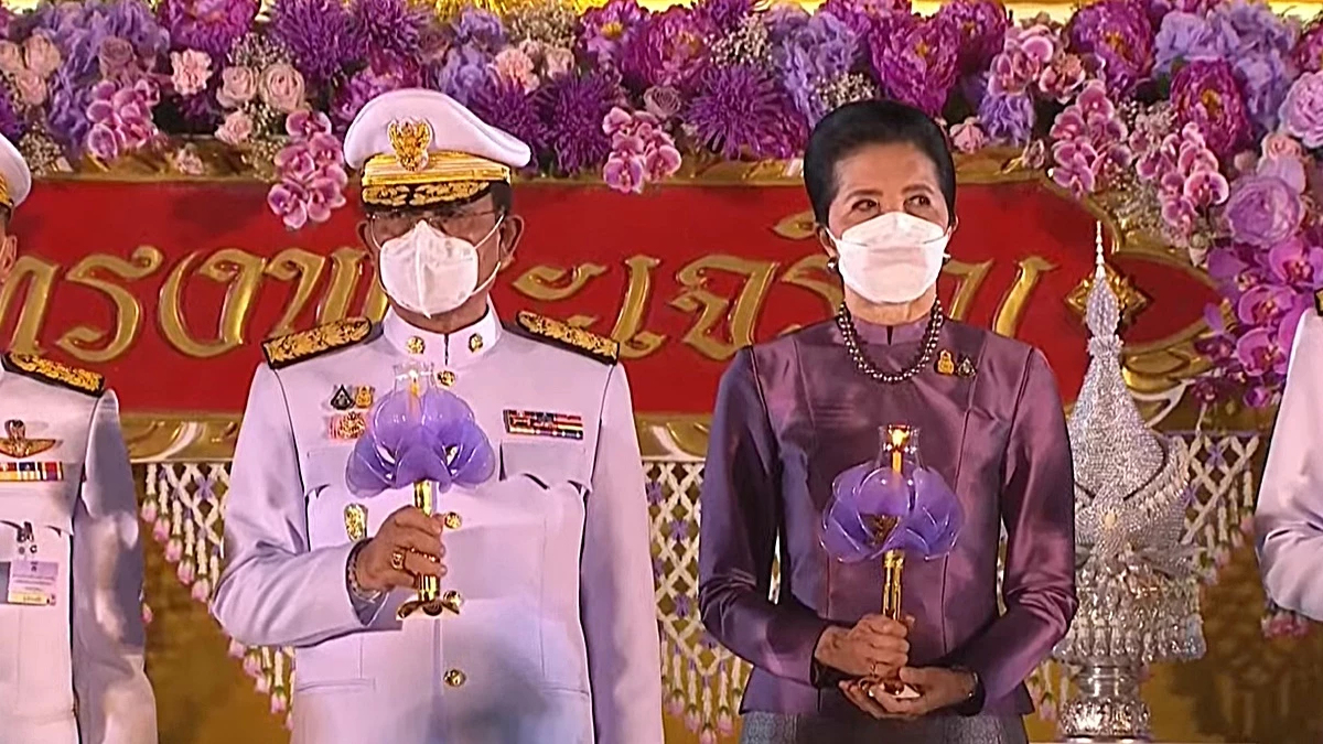 นายกฯนำจุดเทียนชัย ถวายพระพรชัยมงคล เฉลิมพระชนมพรรษาพระราชินี นายกฯนำจุดเทียนชัย ถวายพระพรชัยมงคล เฉลิมพระชนมพรรษาพระราชินี
