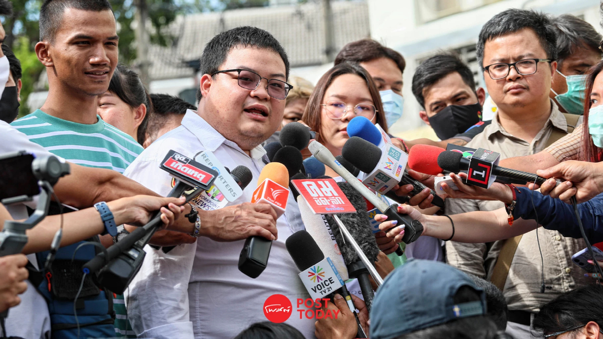ศาลพิพากษา"เพนกวิน"กับพวกจำคุก2เดือนปรับ3พันคดีชุมนุมปลดแอก ศาลพิพากษา"เพนกวิน"กับพวกจำคุก2เดือนปรับ3พันคดีชุมนุมปลดแอก