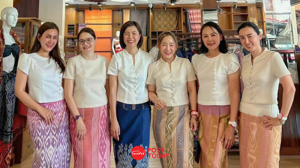 ลิซ่าสวมชุดไทยเช็คอินไหว้พระ เพื่อไทยดัน Soft Power ต่อยอดผ้าทออีสาน ลิซ่าสวมชุดไทยเช็คอินไหว้พระ เพื่อไทยดัน Soft Power ต่อยอดผ้าทออีสาน