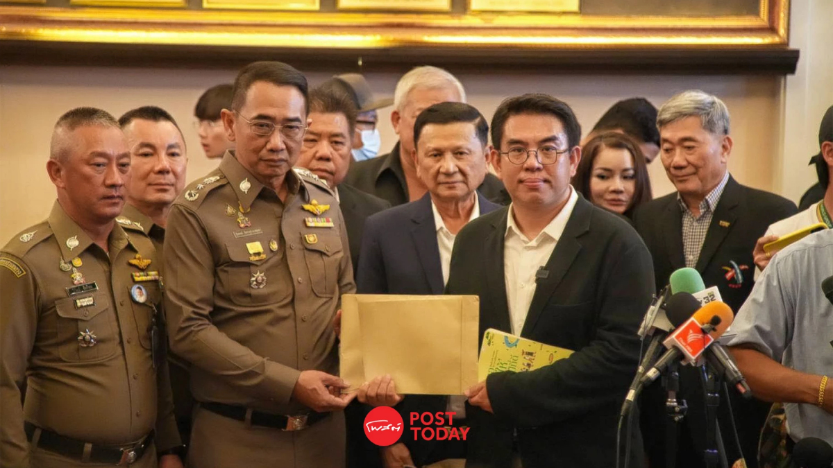 "วิโรจน์"แฉอีกส่วยสติเกอร์โยงอัยการร่วมค้าความคดีรถบรรทุกน้ำหนักเกิน "วิโรจน์"แฉอีกส่วยสติเกอร์โยงอัยการร่วมค้าความคดีรถบรรทุกน้ำหนักเกิน