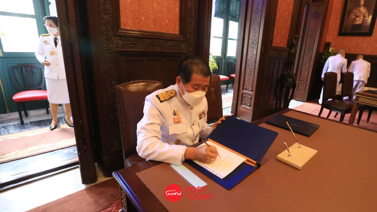 นิพนธ์ บุญญามณี ลงนามถวายพระพร วันเฉลิมพระชนมพรรษา นิพนธ์ บุญญามณี ลงนามถวายพระพร วันเฉลิมพระชนมพรรษา