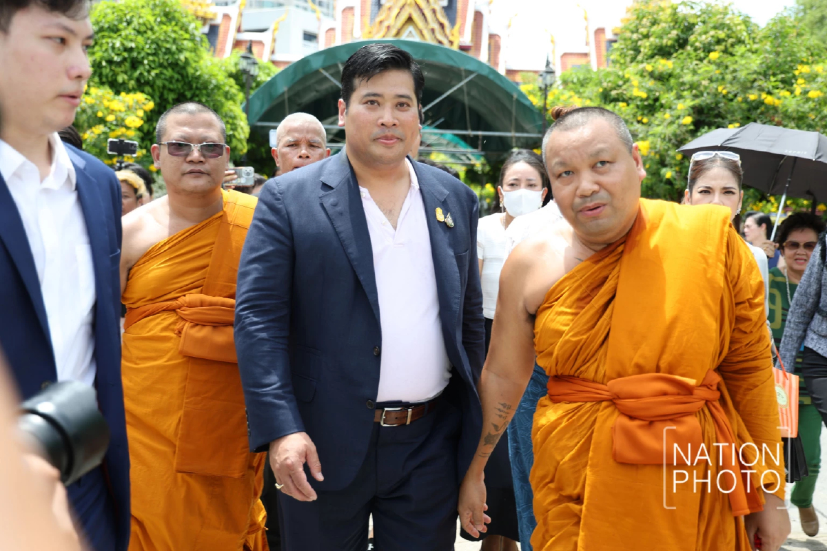 ท่านอ้น ถวายภัตตาหารเพล-ปล่อยปลา 1000 ตัว ท่านอ้น ถวายภัตตาหารเพล-ปล่อยปลา 1000 ตัว
