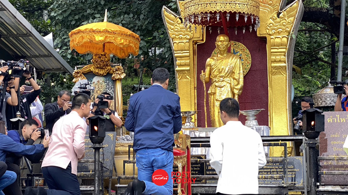 เสริมมงคลเยือนล้านนา! "เศรษฐา" นำทีมสักการะอนุสาวรีย์ครูบาศรีวิชัย เสริมมงคลเยือนล้านนา! "เศรษฐา" นำทีมสักการะอนุสาวรีย์ครูบาศรีวิชัย