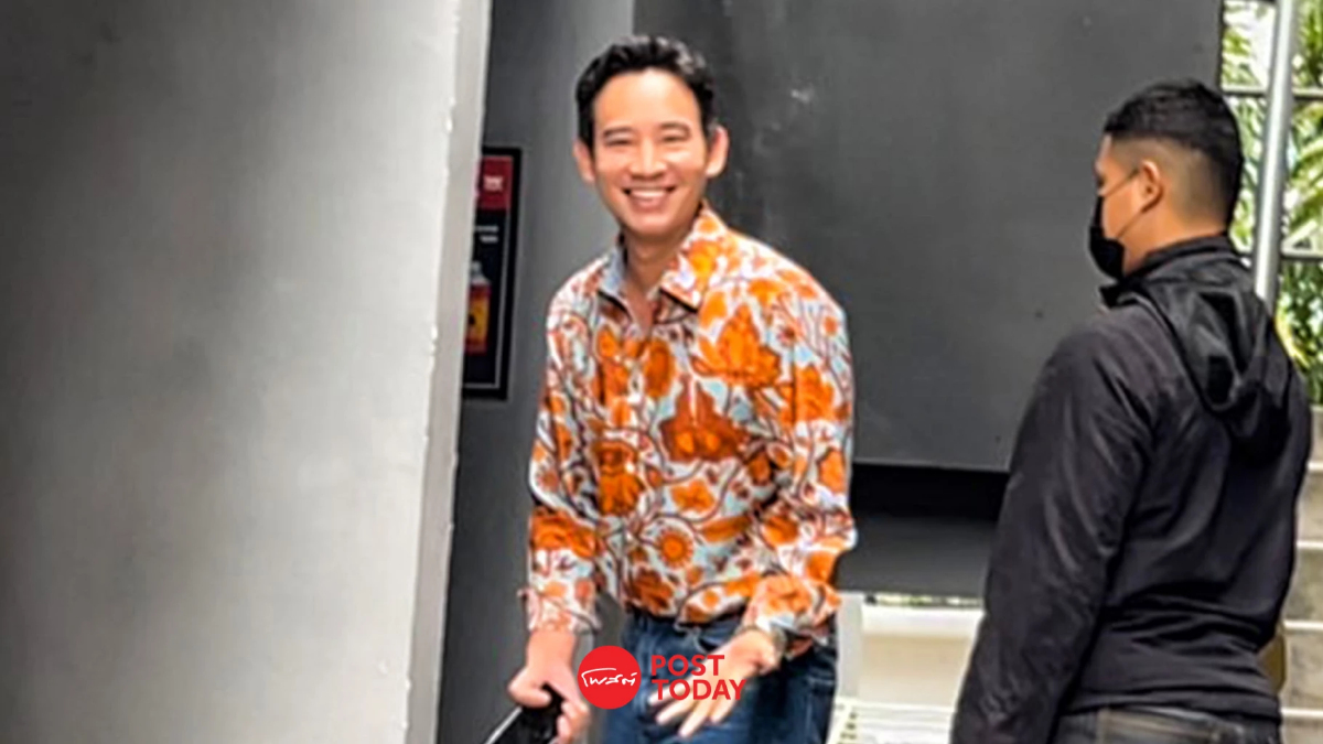 'พิธา ลิ้มจริญรัตน์' สวมเสื้อสีส้มเข้าพรรค แฟนคลับอวยพรคล้ายวันเกิด 'พิธา ลิ้มจริญรัตน์' สวมเสื้อสีส้มเข้าพรรค แฟนคลับอวยพรคล้ายวันเกิด