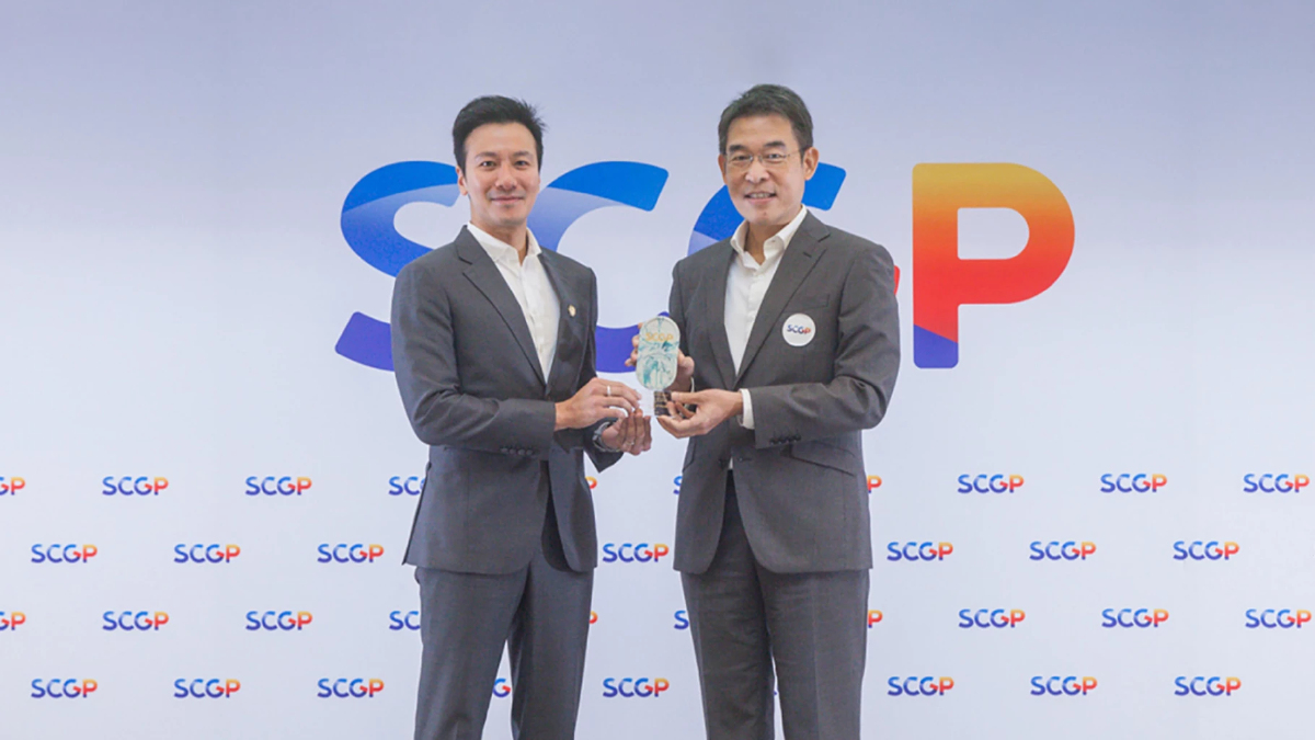 เชลล์รับรางวัลจาก SCGP น้ำมันหล่อลื่นผลิตจากพลาสติกรีไซเคิล 100% เชลล์รับรางวัลจาก SCGP น้ำมันหล่อลื่นผลิตจากพลาสติกรีไซเคิล 100%