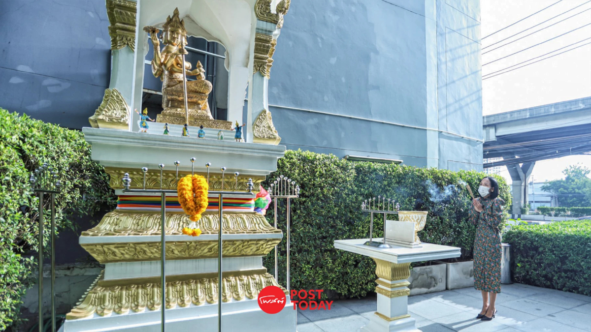"พรอนงค์"เลขาธิการ ก.ล.ต. สักการะพระพุทธรูปและพระพรหม "พรอนงค์"เลขาธิการ ก.ล.ต. สักการะพระพุทธรูปและพระพรหม