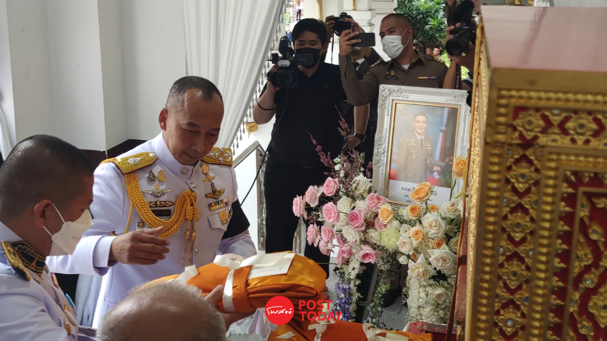เพื่อนร่วมร้องเพลงส่งดวงวิญญาณ ในงานพระราชทานเพลิงศพ “สารวัตรศิวกร” เพื่อนร่วมร้องเพลงส่งดวงวิญญาณ ในงานพระราชทานเพลิงศพ “สารวัตรศิวกร”