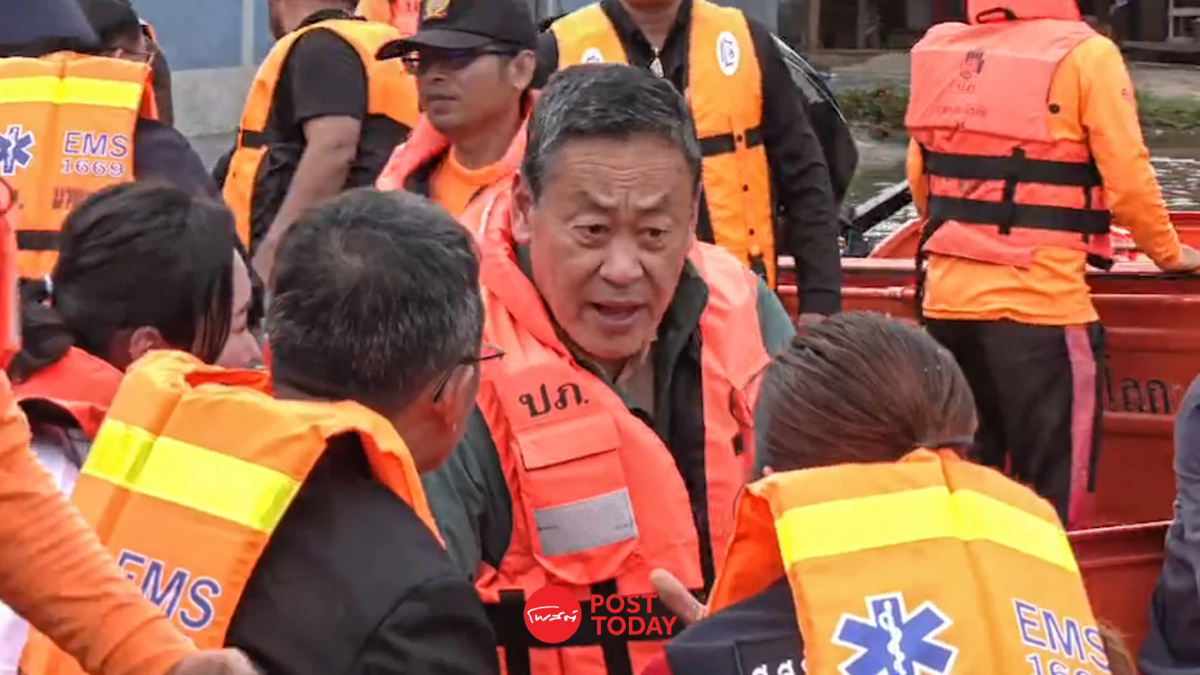 นายกฯ ลงพื้นที่น้ำท่วมพิษณุโลก แจกถุงยังชีพ นายกฯ ลงพื้นที่น้ำท่วมพิษณุโลก แจกถุงยังชีพ