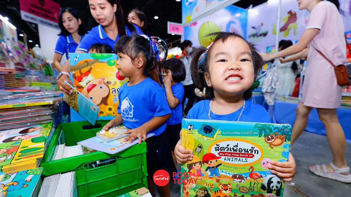 มอบทุนหนังสือให้ 13 พื้นที่ด้อยโอกาสปลุกสังคมไทยรักการอ่าน มอบทุนหนังสือให้ 13 พื้นที่ด้อยโอกาสปลุกสังคมไทยรักการอ่าน