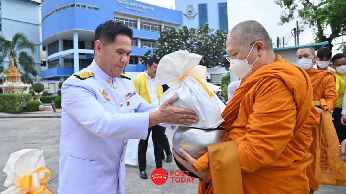'วราวุธ'นำผู้บริหารพม.ทำบุญตักบาตร'วันนวมินทรมหาราช' 'วราวุธ'นำผู้บริหารพม.ทำบุญตักบาตร'วันนวมินทรมหาราช'