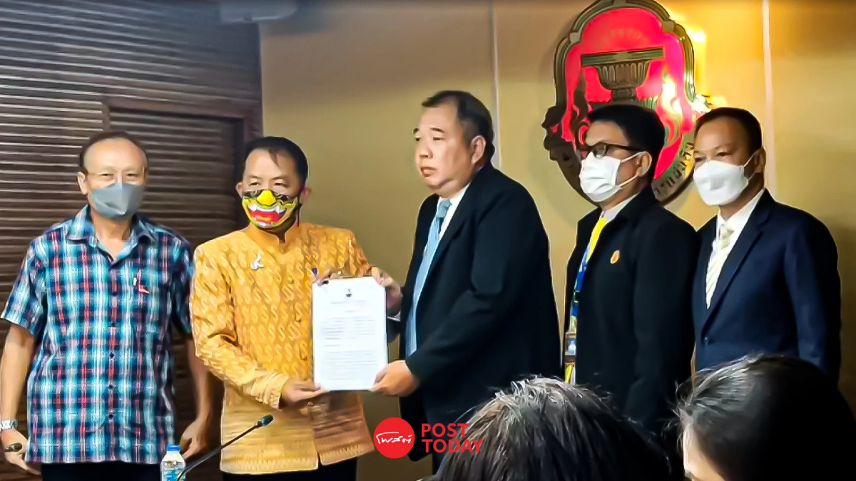 ศรีสุวรรณ-สนธิญา ร้องตีความปมแจกเงินดิจิทัล ถึงขั้นยุบพรรคการเมือง ศรีสุวรรณ-สนธิญา ร้องตีความปมแจกเงินดิจิทัล ถึงขั้นยุบพรรคการเมือง