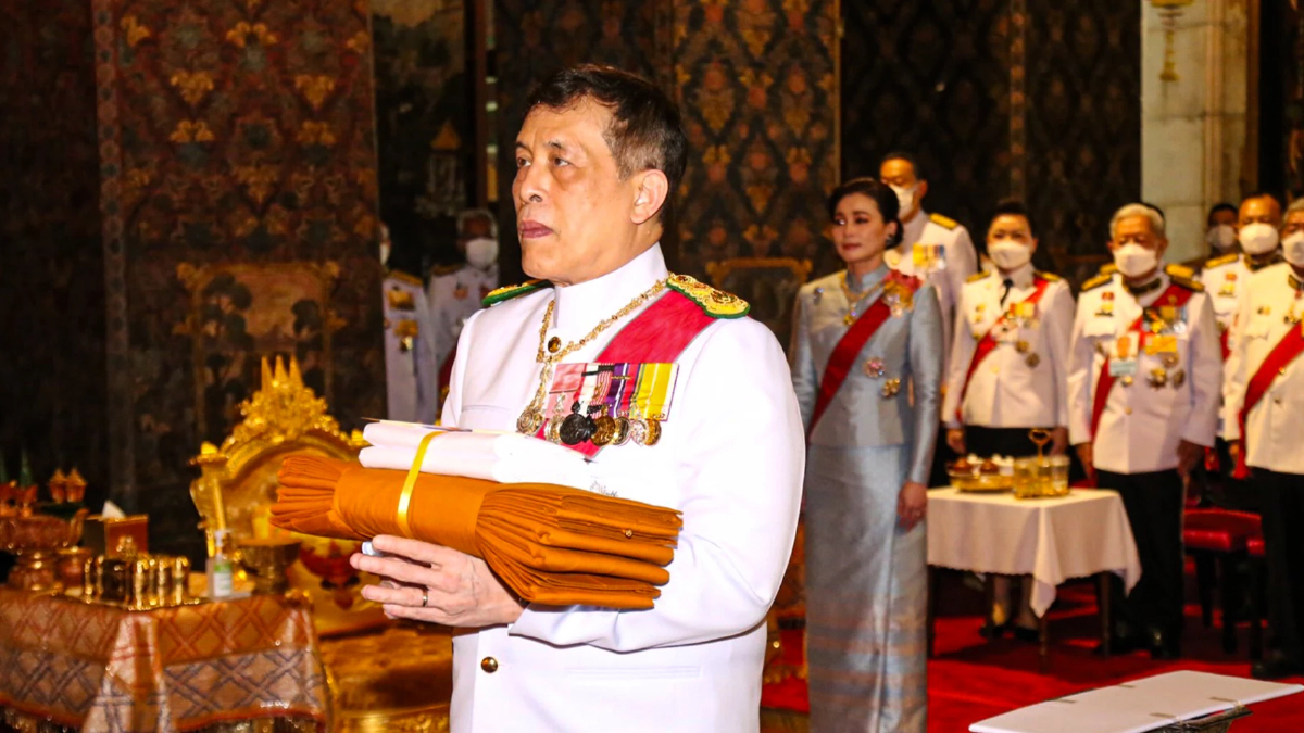 ในหลวง พระราชินี ทรงบำเพ็ญพระราชกุศลถวายผ้าพระกฐิน วัดบวร-วัดเทพศิรินทร์ ในหลวง พระราชินี ทรงบำเพ็ญพระราชกุศลถวายผ้าพระกฐิน วัดบวร-วัดเทพศิรินทร์