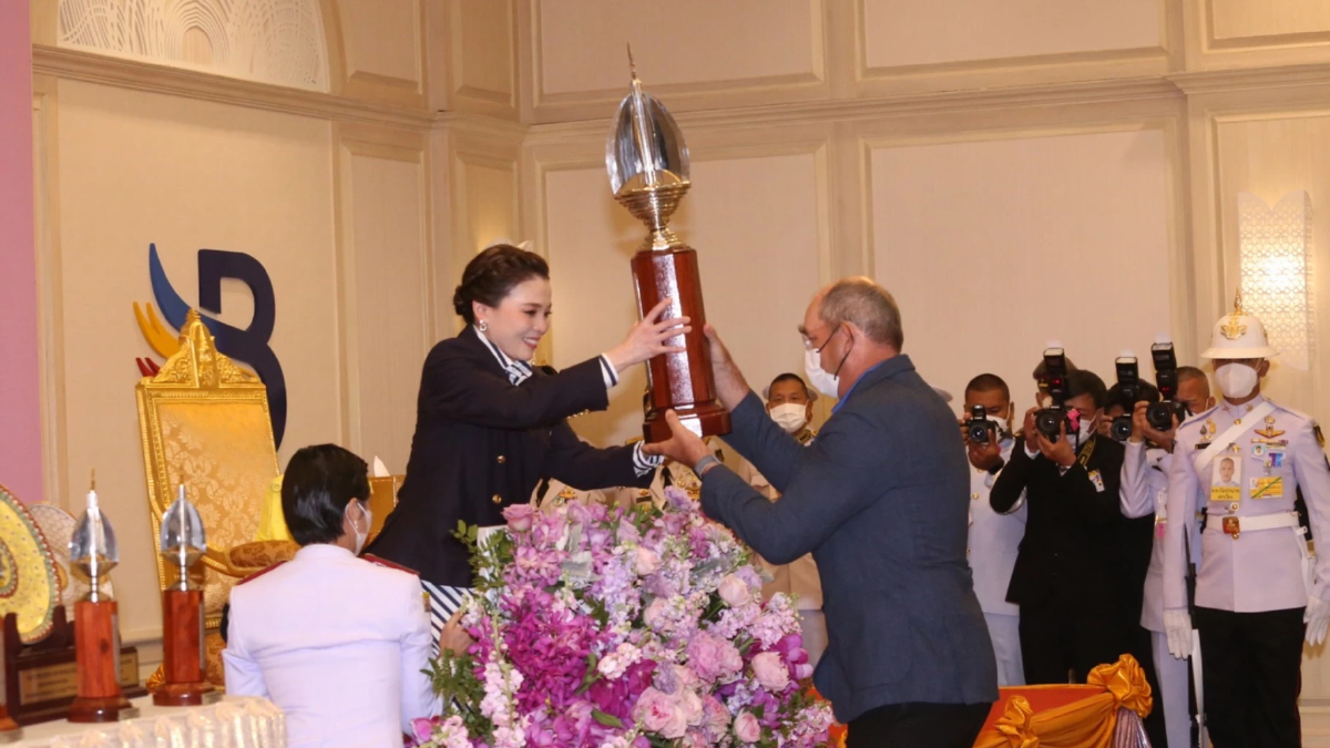 สมเด็จพระนางเจ้าฯพระบรมราชินี พระราชทานรางวัล 'ภูเก็ตคิงส์คัพรีกัตต้า' สมเด็จพระนางเจ้าฯพระบรมราชินี พระราชทานรางวัล 'ภูเก็ตคิงส์คัพรีกัตต้า'