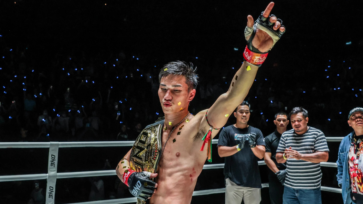 ประมวลภาพ มวย ONE ลุมพินี “ตะวันฉาย-พระจันทร์ฉาย-เพชรจีจ้า” คว้าแชมป์ ประมวลภาพ มวย ONE ลุมพินี “ตะวันฉาย-พระจันทร์ฉาย-เพชรจีจ้า” คว้าแชมป์