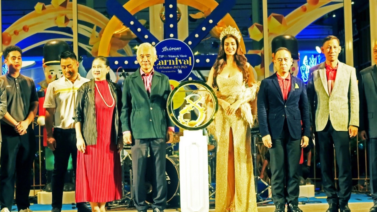 ฉลองครบรอบ 8 ปี และเทศกาลเปิดไฟต้นคริสต์มาสยักษ์ที่สูงที่สุดในเมืองหัวหิน ฉลองครบรอบ 8 ปี และเทศกาลเปิดไฟต้นคริสต์มาสยักษ์ที่สูงที่สุดในเมืองหัวหิน