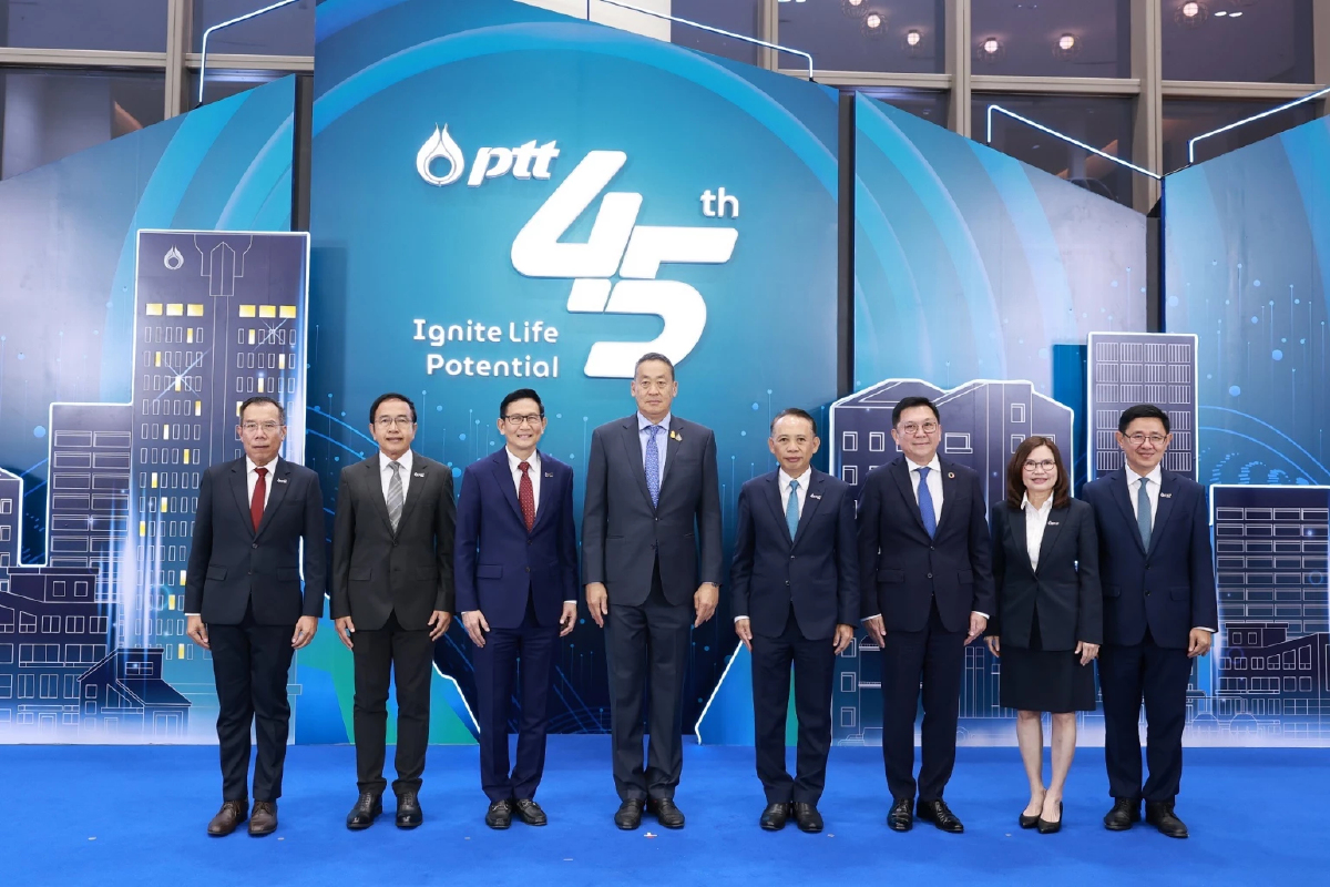 นายกรัฐมนตรี เปิดงาน 45 ปี ปตท. สนับสนุนพันธกิจสร้างความมั่นคงทางพลังงานไทย นายกรัฐมนตรี เปิดงาน 45 ปี ปตท. สนับสนุนพันธกิจสร้างความมั่นคงทางพลังงานไทย