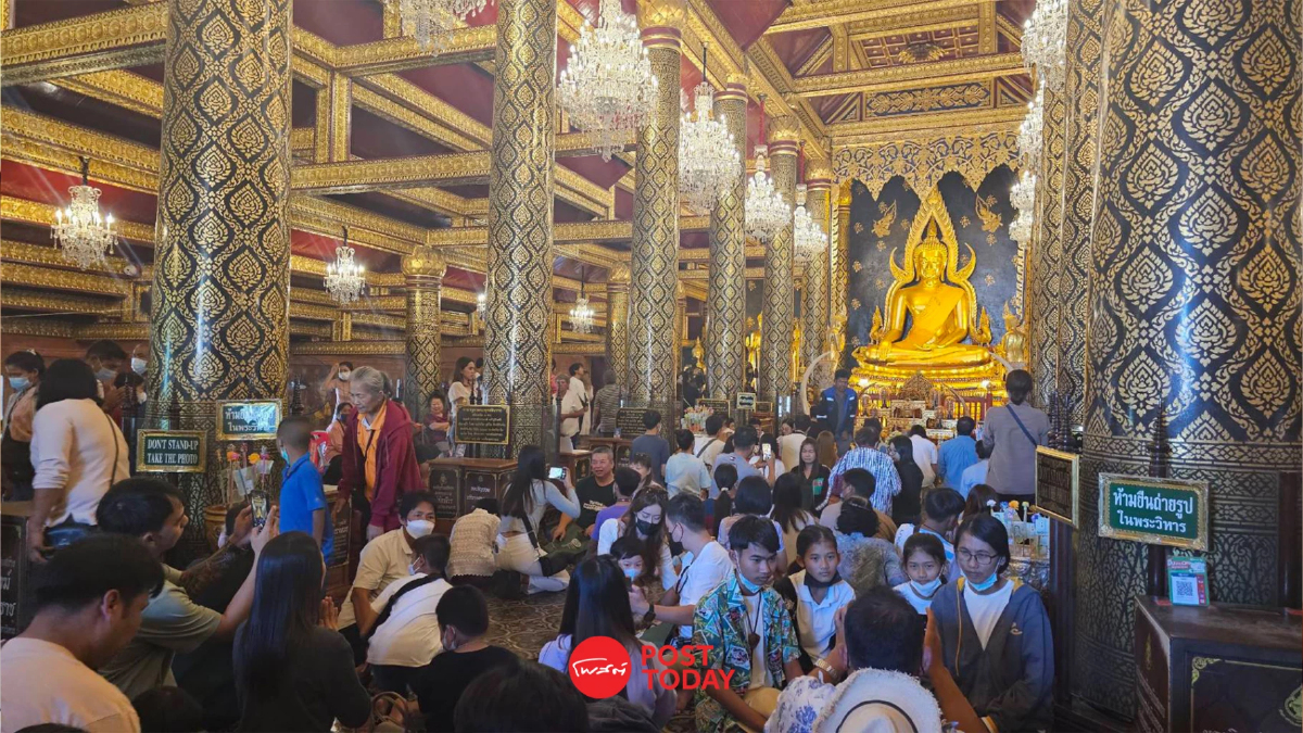 หยุดยาว นักท่องเที่ยวแวะกราบไหว้ พระพุทธชินราช ล้นวัด หยุดยาว นักท่องเที่ยวแวะกราบไหว้ พระพุทธชินราช ล้นวัด