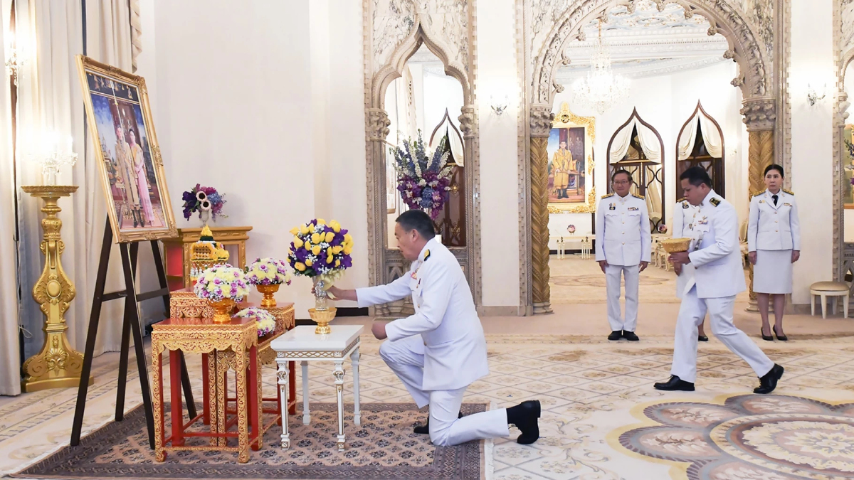 ในหลวง พระราชินี พระราชทานแจกันดอกไม้ วันคล้ายวันเกิดนายกฯเศรษฐา ในหลวง พระราชินี พระราชทานแจกันดอกไม้ วันคล้ายวันเกิดนายกฯเศรษฐา