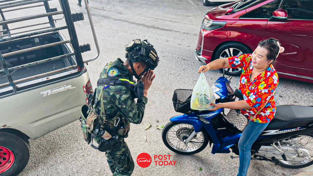 คนไทยและชาวต่างชาติ นำน้ำ-อาหาร มอบให้ทหาร-ตำรวจ-ฝ่ายปกครองชายแดน จ.ตาก คนไทยและชาวต่างชาติ นำน้ำ-อาหาร มอบให้ทหาร-ตำรวจ-ฝ่ายปกครองชายแดน จ.ตาก