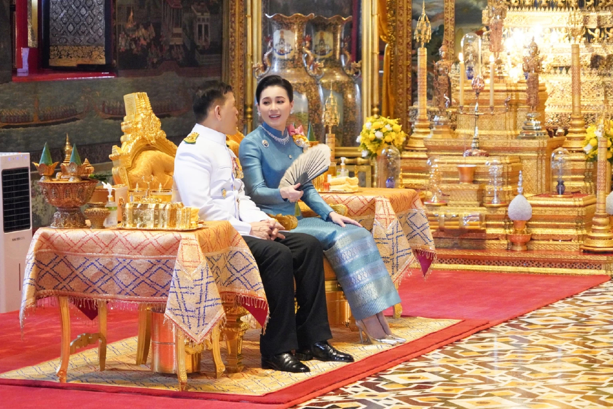 ในหลวง พระราชินี เสด็จฯพระราชพิธีพืชมงคล ทรงเจิมพระยาแรกนา ในหลวง พระราชินี เสด็จฯพระราชพิธีพืชมงคล ทรงเจิมพระยาแรกนา