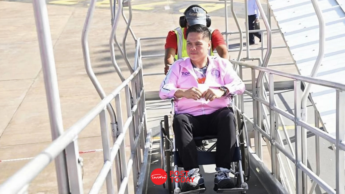 “วราวุธ” ลุยเอง นั่งวีลแชร์ขึ้นเครื่องบิน หวังเข้าใจปัญหาคนพิการ “วราวุธ” ลุยเอง นั่งวีลแชร์ขึ้นเครื่องบิน หวังเข้าใจปัญหาคนพิการ