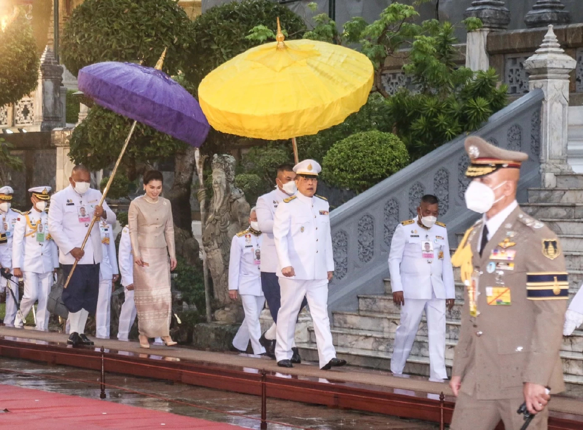 ในหลวง พระราชินี ทรงบำเพ็ญพระราชกุศลวิสาขบูชา ในหลวง พระราชินี ทรงบำเพ็ญพระราชกุศลวิสาขบูชา