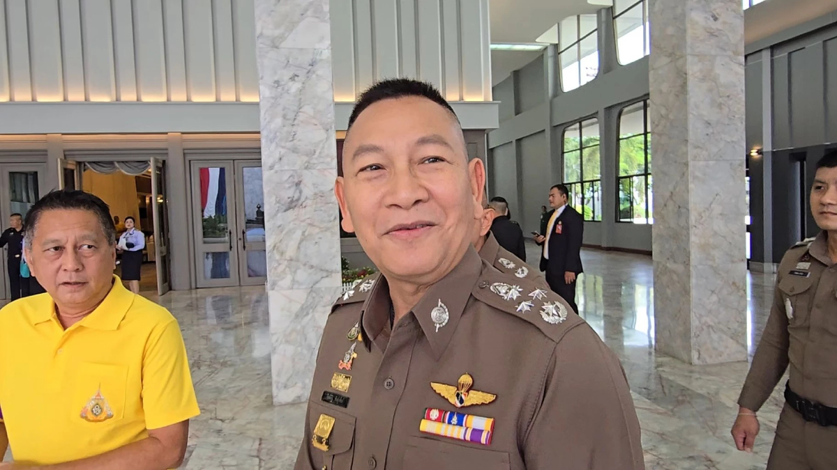 "บิ๊กต่าย"สีหน้ายิ้มแย้ม"บิ๊กต่อ"ให้เป็นตัวแทนประชุมร่วมผบ.เหล่าทัพ "บิ๊กต่าย"สีหน้ายิ้มแย้ม"บิ๊กต่อ"ให้เป็นตัวแทนประชุมร่วมผบ.เหล่าทัพ