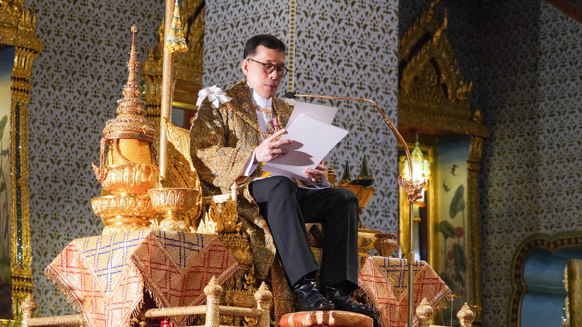 'ในหลวง' ทรงมีพระราชดำรัสให้ทุกฝ่ายตั้งใจปฏิบัติหน้าที่ 'ในหลวง' ทรงมีพระราชดำรัสให้ทุกฝ่ายตั้งใจปฏิบัติหน้าที่