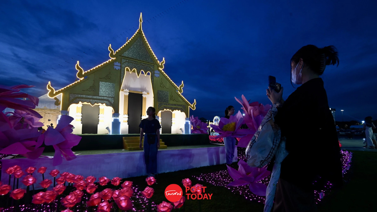ยังมีเหลืออีก 2 คืน สวนแสงเฉลิมพระเกียรติที่สนามหลวง ยังมีเหลืออีก 2 คืน สวนแสงเฉลิมพระเกียรติที่สนามหลวง