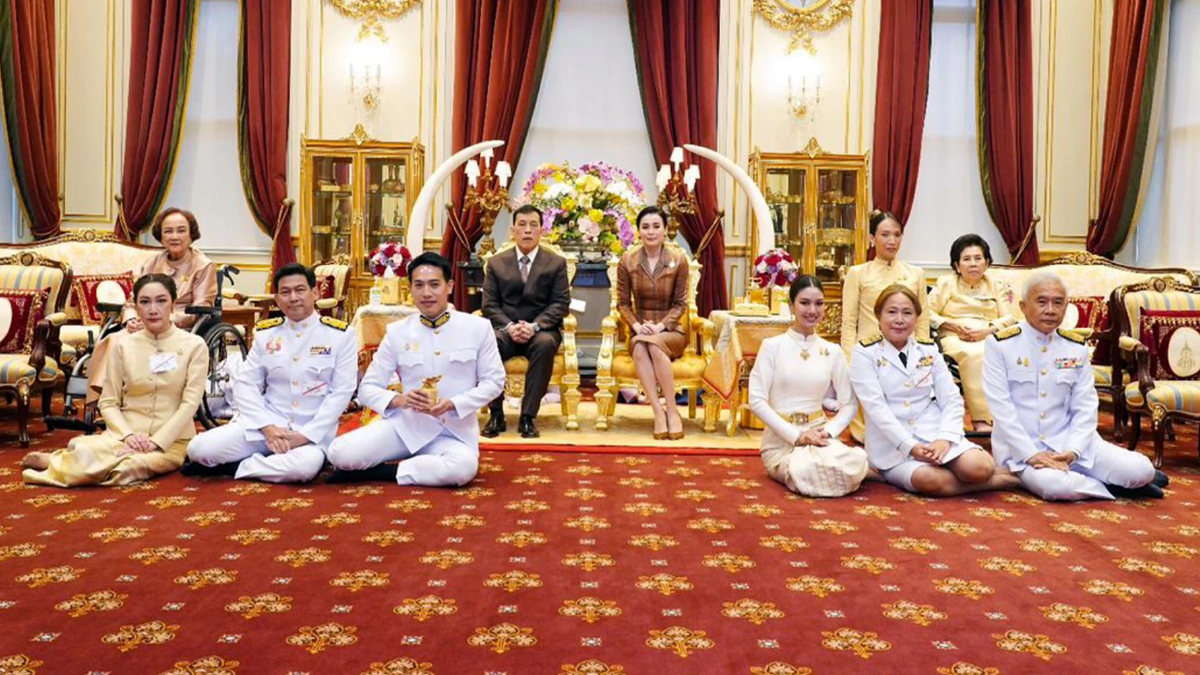 ในหลวง พระราชินี สมรสพระราชทาน พสุ ลิปตพัลลภ-ปัทมรัตน์ พหิทธานุกร ในหลวง พระราชินี สมรสพระราชทาน พสุ ลิปตพัลลภ-ปัทมรัตน์ พหิทธานุกร