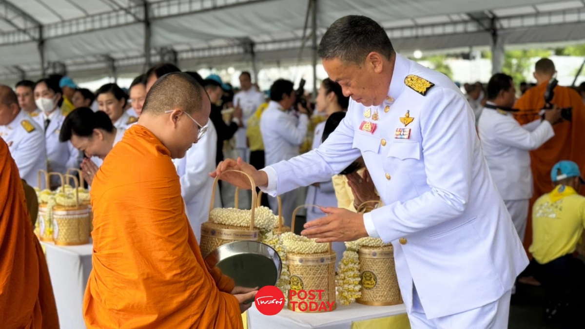 นายกฯ นำเจริญพระพุทธมนต์ เฉลิมพระชนมพรรษาพระบาทสมเด็จพระเจ้าอยู่หัว 6 รอบ นายกฯ นำเจริญพระพุทธมนต์ เฉลิมพระชนมพรรษาพระบาทสมเด็จพระเจ้าอยู่หัว 6 รอบ