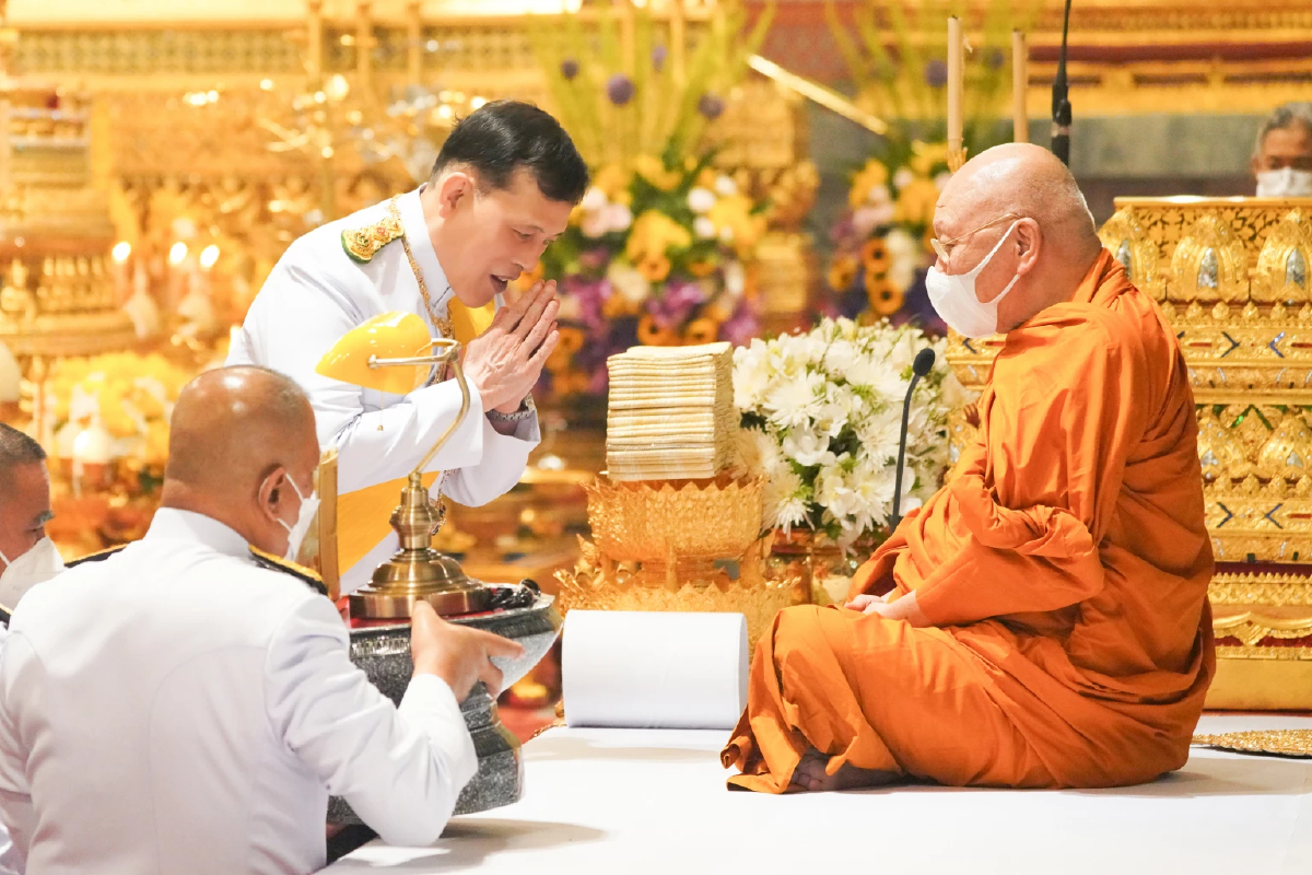 ในหลวง พระราชินี ทรงบำเพ็ญพระราชกุศลทักษิณานุปทาน ในหลวง พระราชินี ทรงบำเพ็ญพระราชกุศลทักษิณานุปทาน
