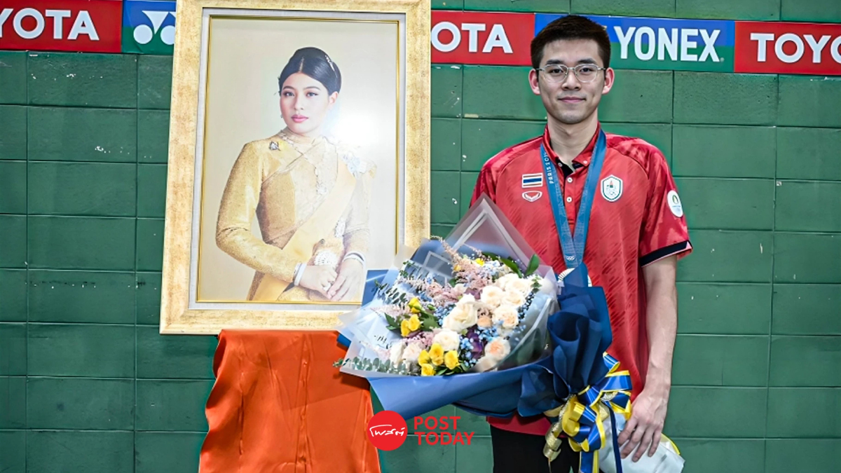 เจ้าฟ้าสิริวัณณวรีฯ ทรงแสดงความยินดี พระราชทานดอกไม้แก่ "วิว กุลวุฒิ" เจ้าฟ้าสิริวัณณวรีฯ ทรงแสดงความยินดี พระราชทานดอกไม้แก่ "วิว กุลวุฒิ"