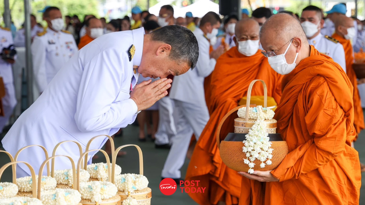 นายก นำตักบาตรถวายพระราชกุศลเนื่องในวันแม่แห่งชาติ นายก นำตักบาตรถวายพระราชกุศลเนื่องในวันแม่แห่งชาติ