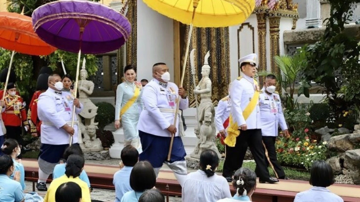 ในหลวง พระราชินี เสด็จฯ พระราชพิธีเฉลิมพระชนมพรรษา สมเด็จพระพันปีหลวง ในหลวง พระราชินี เสด็จฯ พระราชพิธีเฉลิมพระชนมพรรษา สมเด็จพระพันปีหลวง
