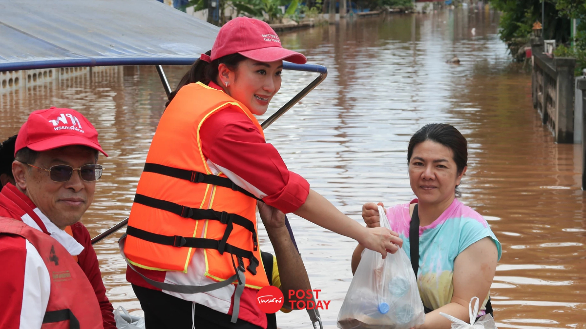 “แพทองธาร” ลงพื้นที่ จ.น่าน มอบถุงยังชีพ-ให้กำลังใจประชาชนถูกน้ำท่วม “แพทองธาร” ลงพื้นที่ จ.น่าน มอบถุงยังชีพ-ให้กำลังใจประชาชนถูกน้ำท่วม