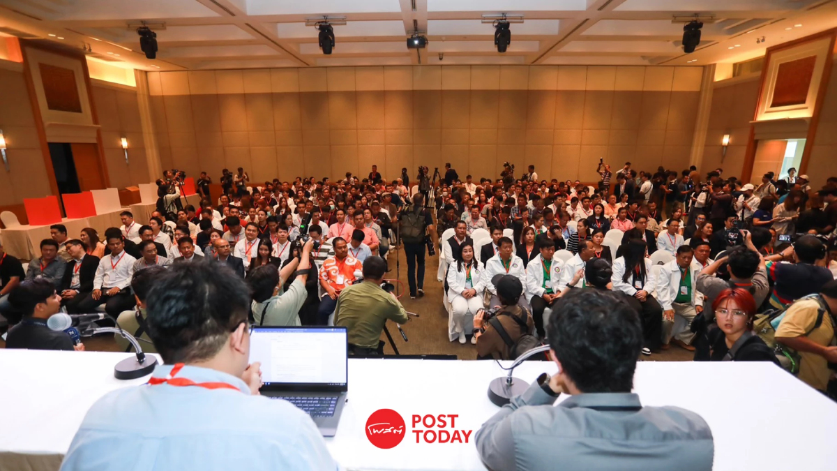 สมาชิกพรรคเข้าประชุม สานต่อ 'ก้าวไกล' ย้ายพรรคใหม่คึกคัก ไร้วี่แววงูเห่า สมาชิกพรรคเข้าประชุม สานต่อ 'ก้าวไกล' ย้ายพรรคใหม่คึกคัก ไร้วี่แววงูเห่า