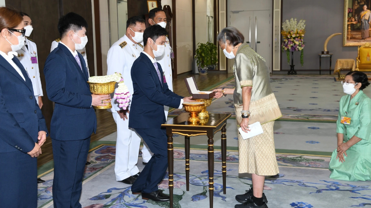 "ทองถนิม" เผยแนวคิดผลงานเชิดชู สมเด็จพระนางเจ้าสิริกิติ์ พระบรมราชินีนาถ พระบรมราชชนนีพันปีหลวง "ทองถนิม" เผยแนวคิดผลงานเชิดชู สมเด็จพระนางเจ้าสิริกิติ์ พระบรมราชินีนาถ พระบรมราชชนนีพันปีหลวง