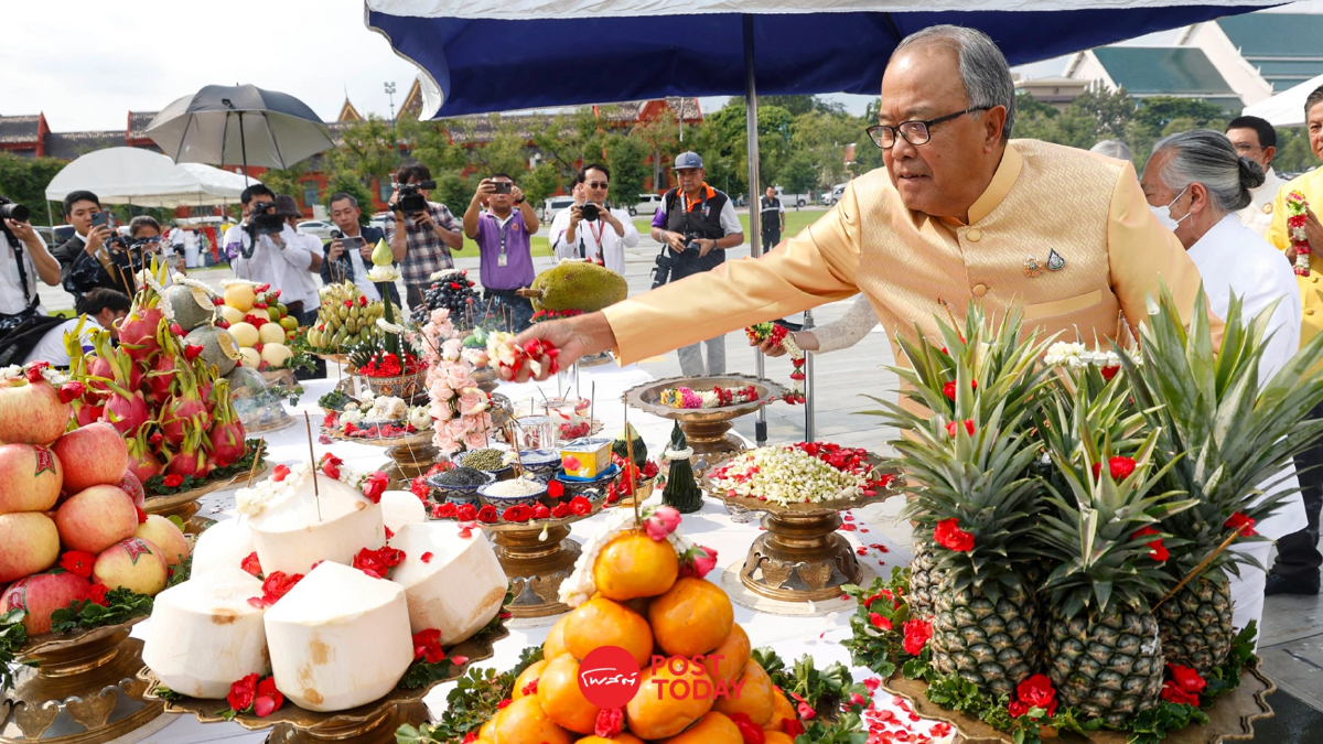 บวงสรวง "พระเขี้ยวแก้ว" ประดิษฐาน ณ สนามหลวง พร้อมเปิดให้ประชาชนสักการะ บวงสรวง "พระเขี้ยวแก้ว" ประดิษฐาน ณ สนามหลวง พร้อมเปิดให้ประชาชนสักการะ